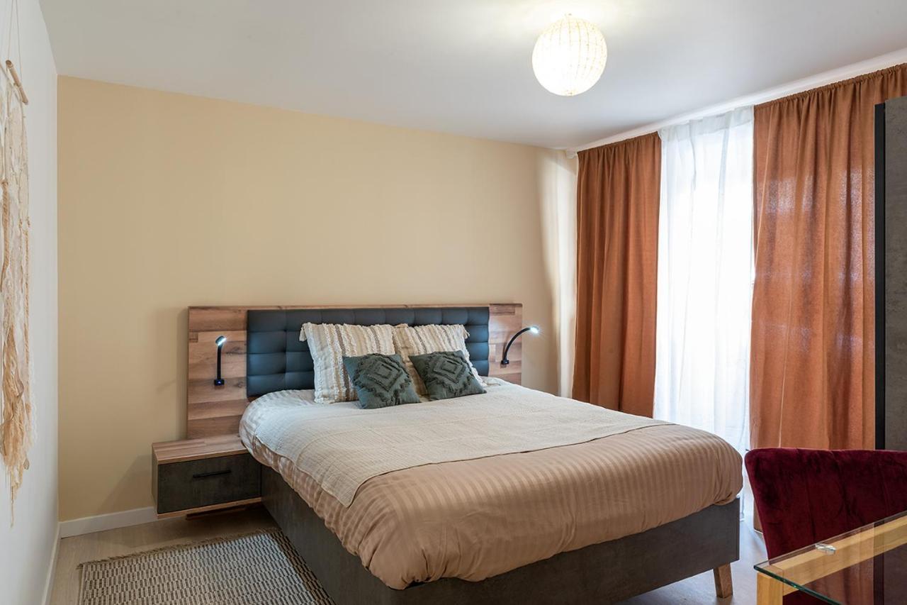Logis Face A L'Abbatiale Apartment บูลิ-ซัวร์-ดอร์ดองเน ภายนอก รูปภาพ