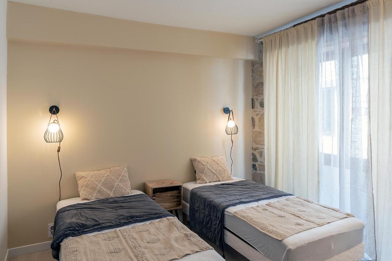 Logis Face A L'Abbatiale Apartment บูลิ-ซัวร์-ดอร์ดองเน ภายนอก รูปภาพ